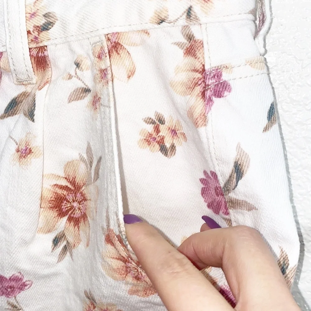 American Eagle White Floral 100% Cotton Cuffed Hem Summer Shorts - Picture 4 of 12